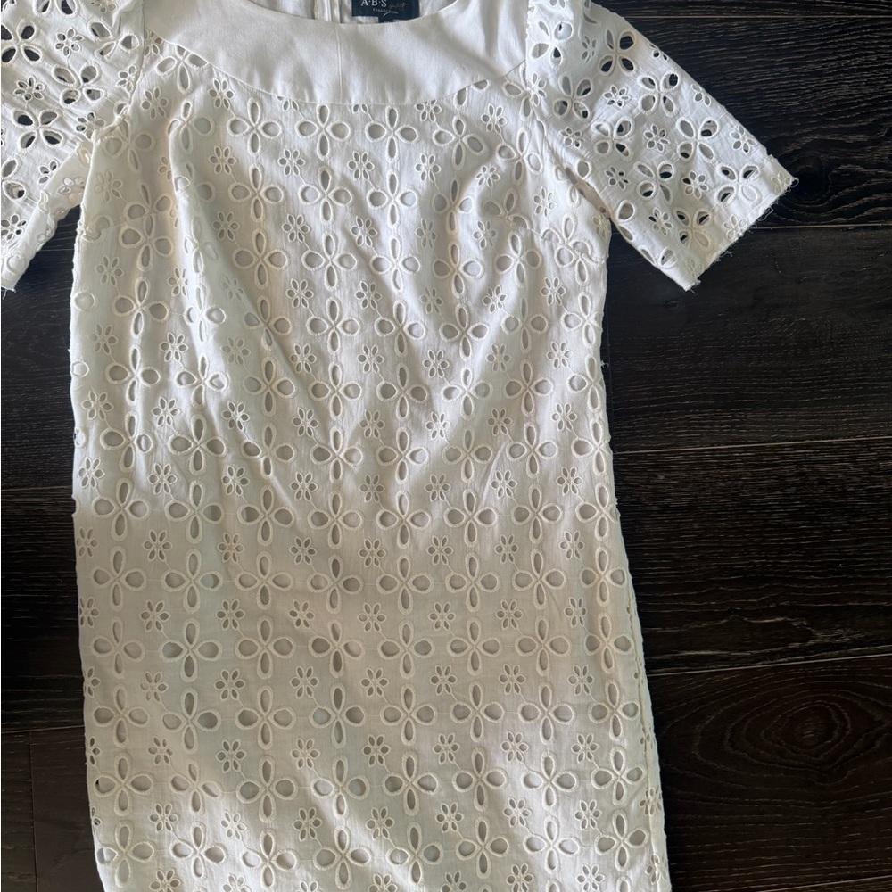 Chic White Floral Lace Mini Dress